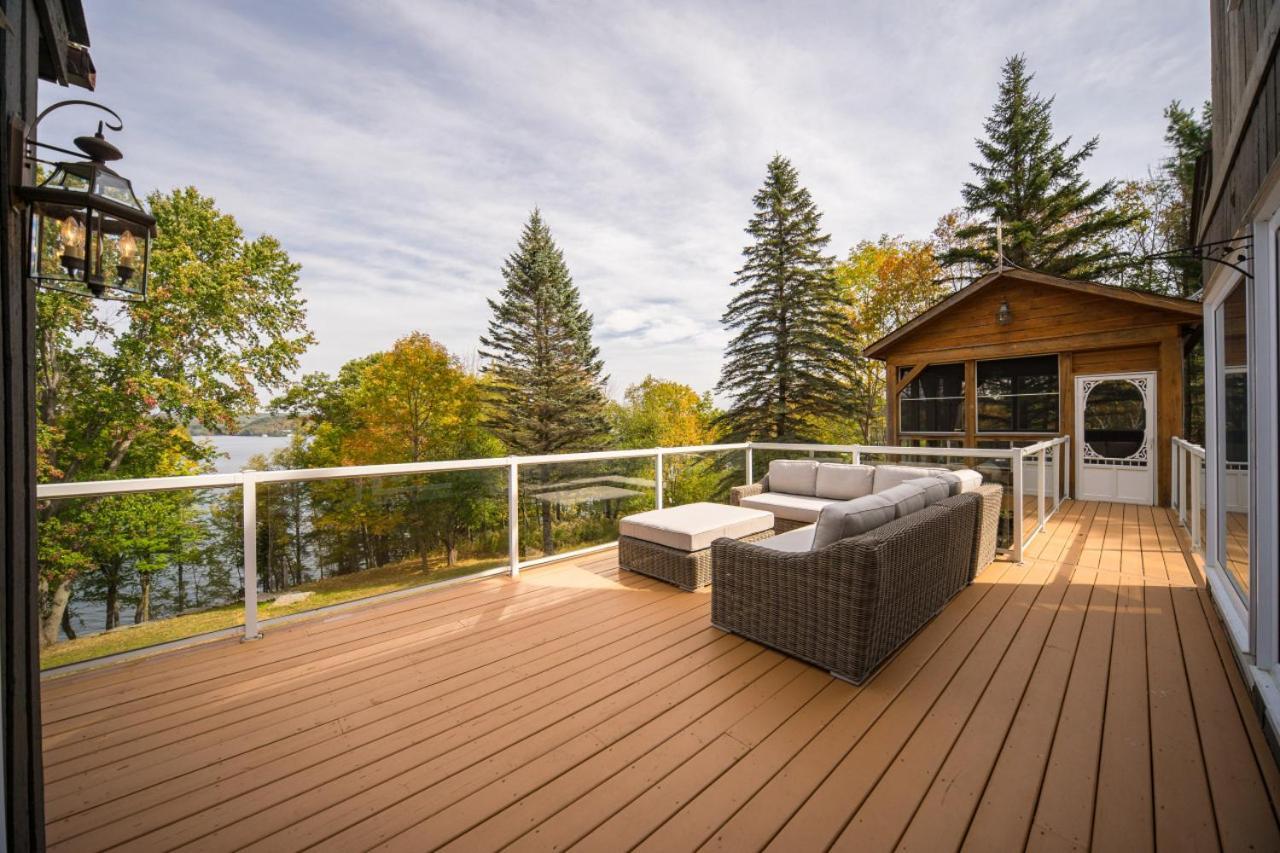 Villa Muskokawaterfront Pooltable 98Tv 6Acres Huntsville Exterior foto